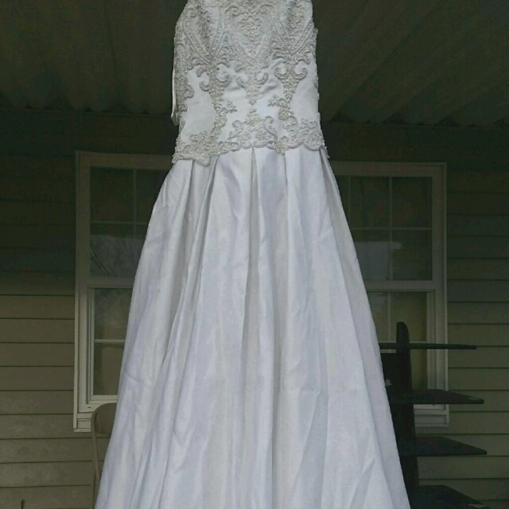 Strapless summer wedding dress